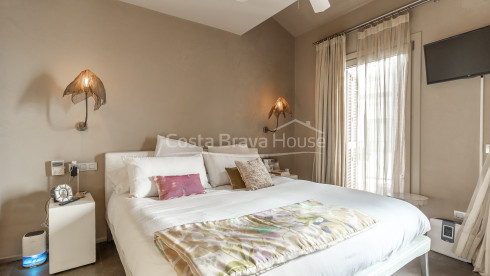 Apartamento reformado en primera línea de mar en Calella de Palafrugell con terraza y vistas al mar