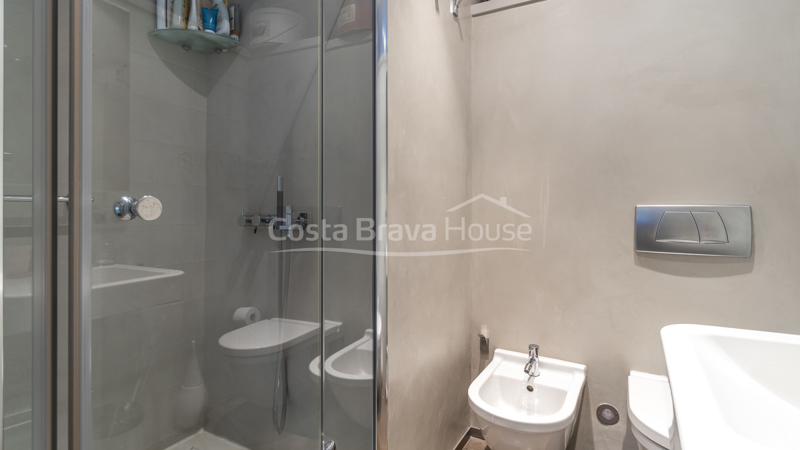 Gerenoveerd appartement aan zee in Calella de Palafrugell met terras en zeezicht