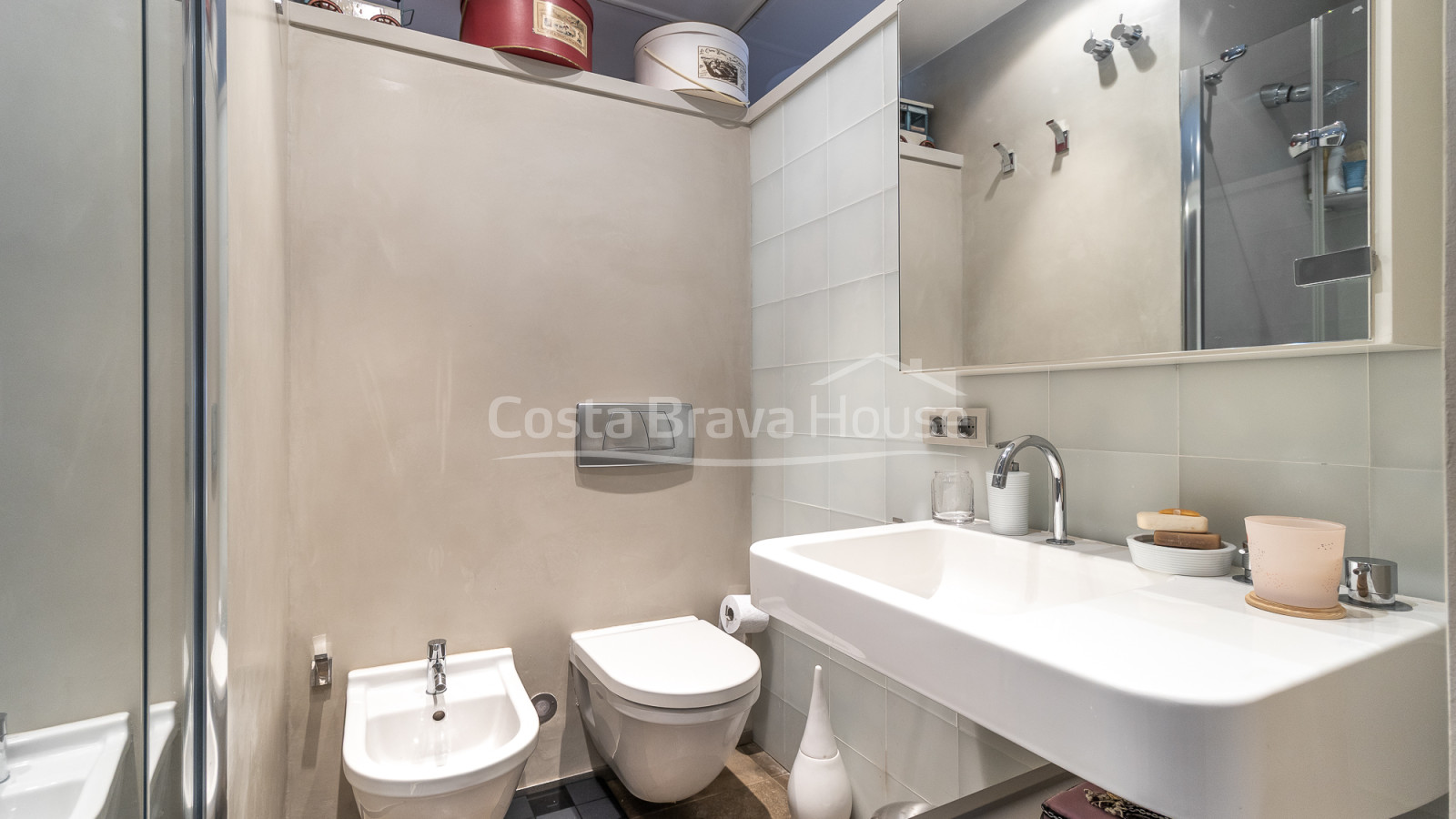 Gerenoveerd appartement aan zee in Calella de Palafrugell met terras en zeezicht