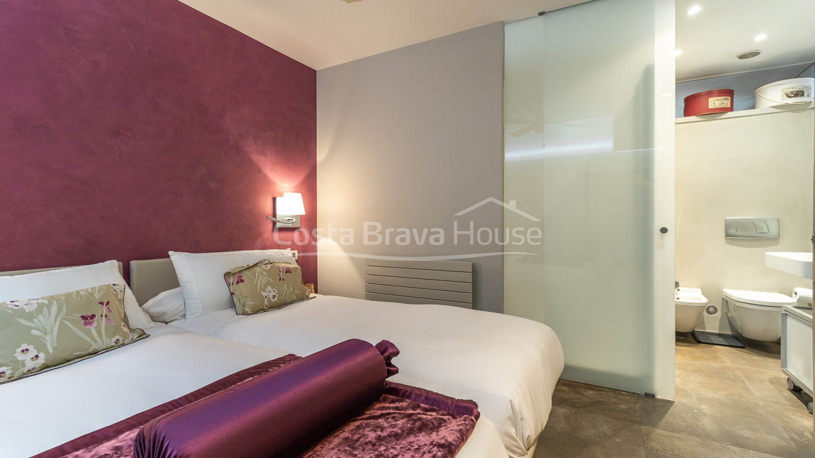 Apartamento reformado en primera línea de mar en Calella de Palafrugell con terraza y vistas al mar