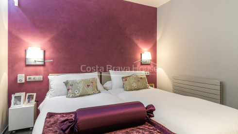 Renovated seafront apartment in Calella de Palafrugell with terrace and sea views