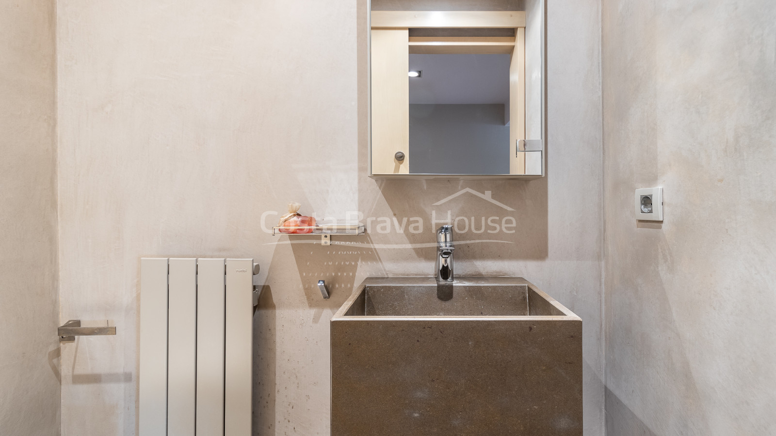 Gerenoveerd appartement aan zee in Calella de Palafrugell met terras en zeezicht
