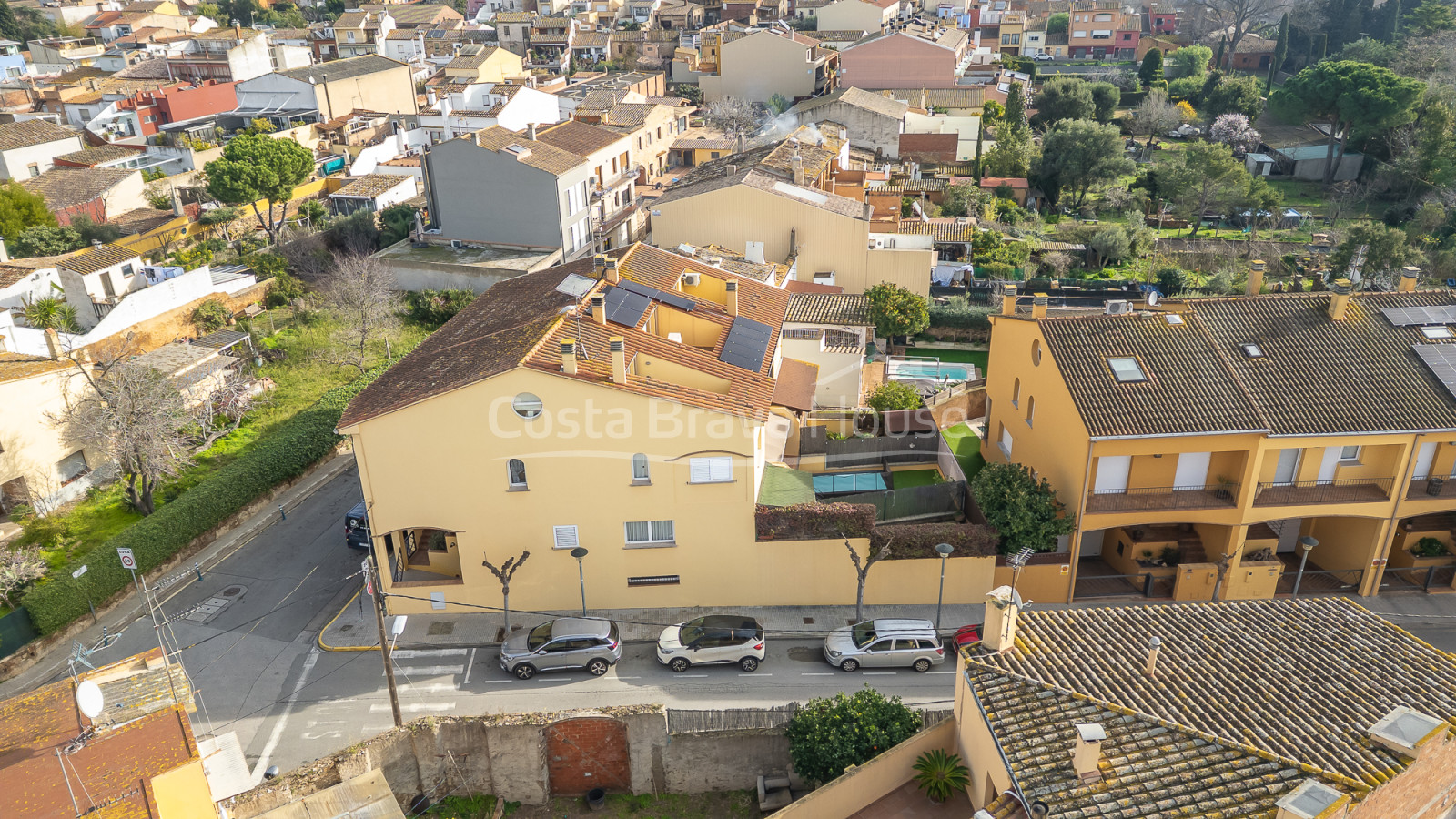 Rijtjeshuis in Palafrugell met privétuin, buitenterrassen, zolder met solarium en dubbele garage