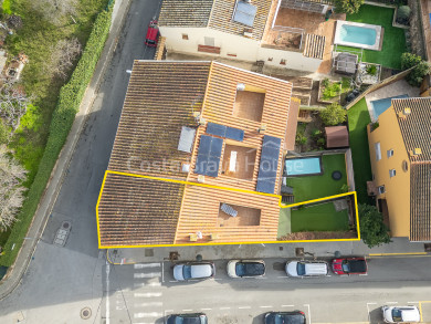 Casa adossada en venda a Palafrugell amb jardí privat, terrasses, loft amb solàrium i garatge per a dos cotxes