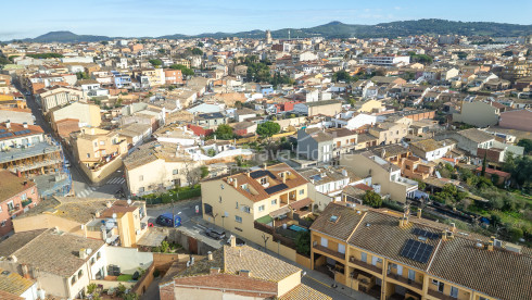 Rijtjeshuis in Palafrugell met privétuin, buitenterrassen, zolder met solarium en dubbele garage