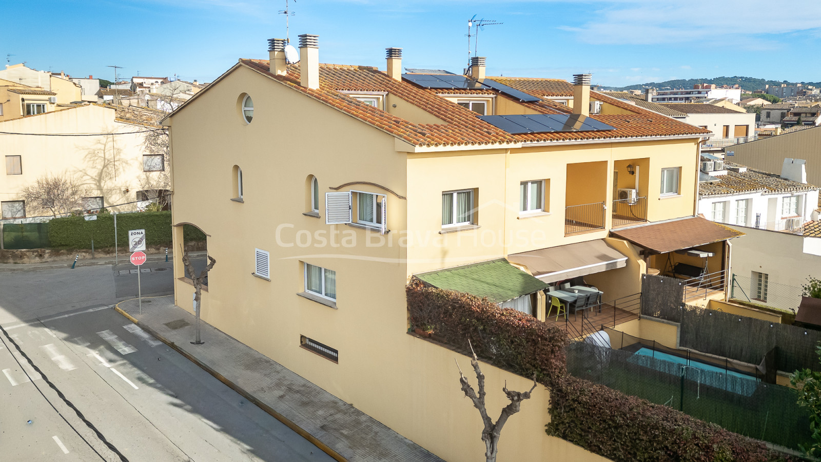 Rijtjeshuis in Palafrugell met privétuin, buitenterrassen, zolder met solarium en dubbele garage