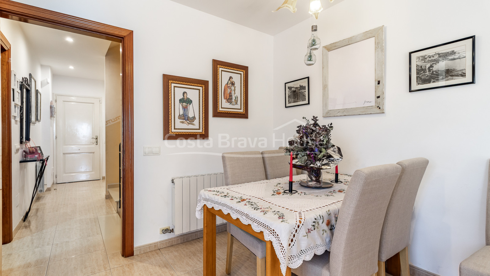 Casa adossada a Palafrugell amb jardí privat, terrasses exteriors, loft amb solàrium i garatge doble