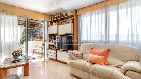 Casa adosada en Palafrugell con jardín privado, terrazas exteriores, loft con solárium y garaje doble