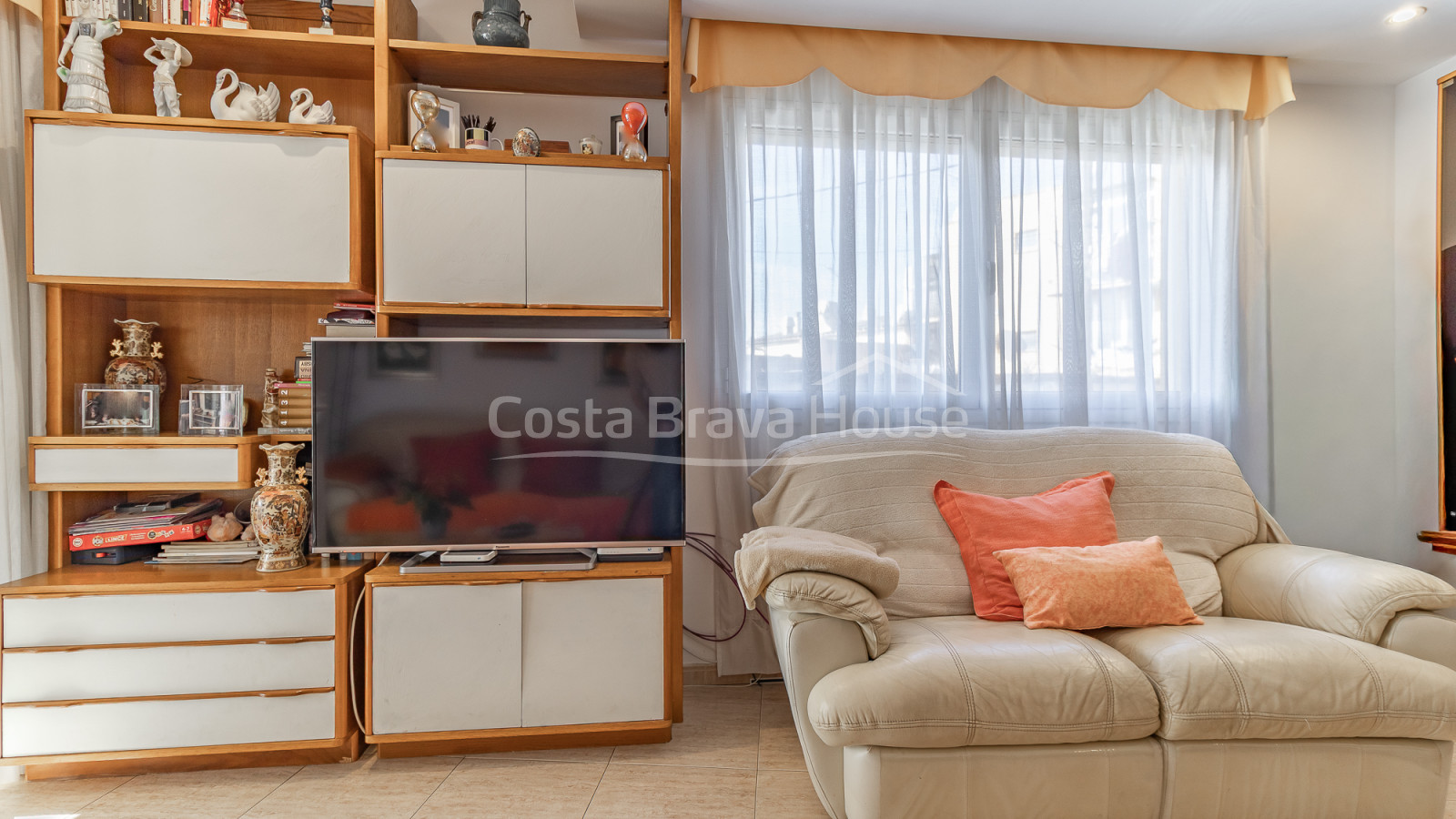 Terraced house in Palafrugell with private garden, outdoor terraces, loft with solarium and double garage