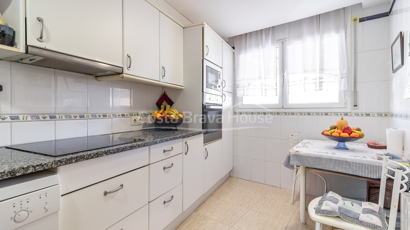 Terraced house in Palafrugell with private garden, outdoor terraces, loft with solarium and double garage