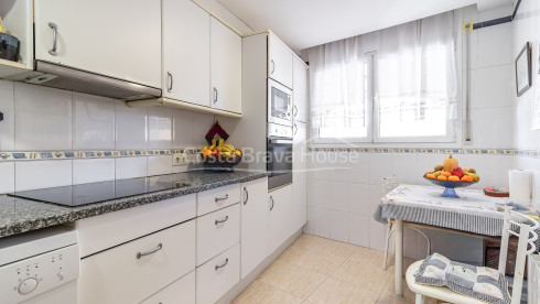 Rijtjeshuis in Palafrugell met privétuin, buitenterrassen, zolder met solarium en dubbele garage