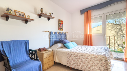 Casa adosada en Palafrugell con jardín privado, terrazas exteriores, loft con solárium y garaje doble