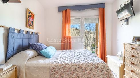 Casa adosada en Palafrugell con jardín privado, terrazas exteriores, loft con solárium y garaje doble