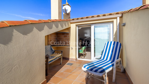 Casa adossada a Palafrugell amb jardí privat, terrasses exteriors, loft amb solàrium i garatge doble