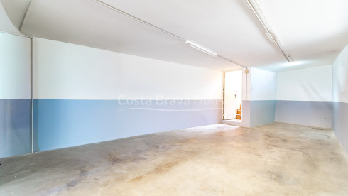 Casa adosada en Palafrugell con jardín privado, terrazas exteriores, loft con solárium y garaje doble