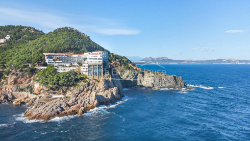 Appartement en première ligne de mer avec terrasse privée dans le complexe Cap Sa Sal