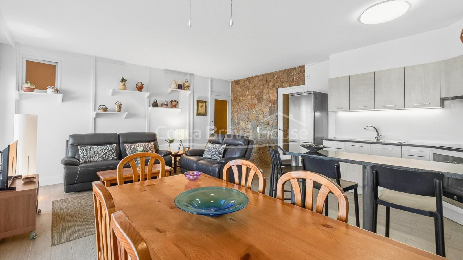 Apartamento en primera línea de mar con terraza privada en el complejo Cap Sa Sal