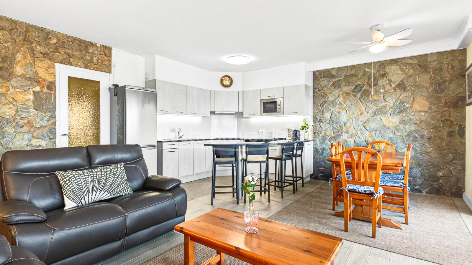 Appartement en première ligne de mer avec terrasse privée dans le complexe Cap Sa Sal