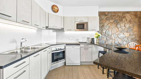 Appartement aan zee met privéterras in het complex Cap Sa Sal