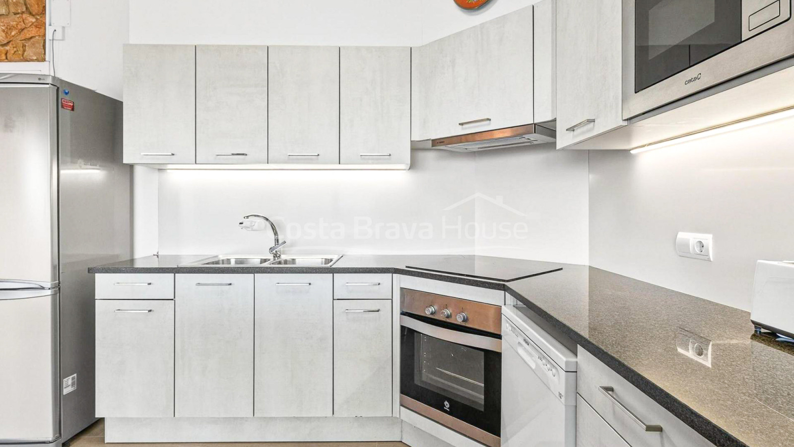 Appartement aan zee met privéterras in het complex Cap Sa Sal