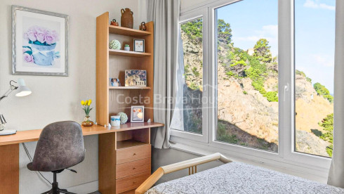 Apartamento en primera línea de mar con terraza privada en el complejo Cap Sa Sal