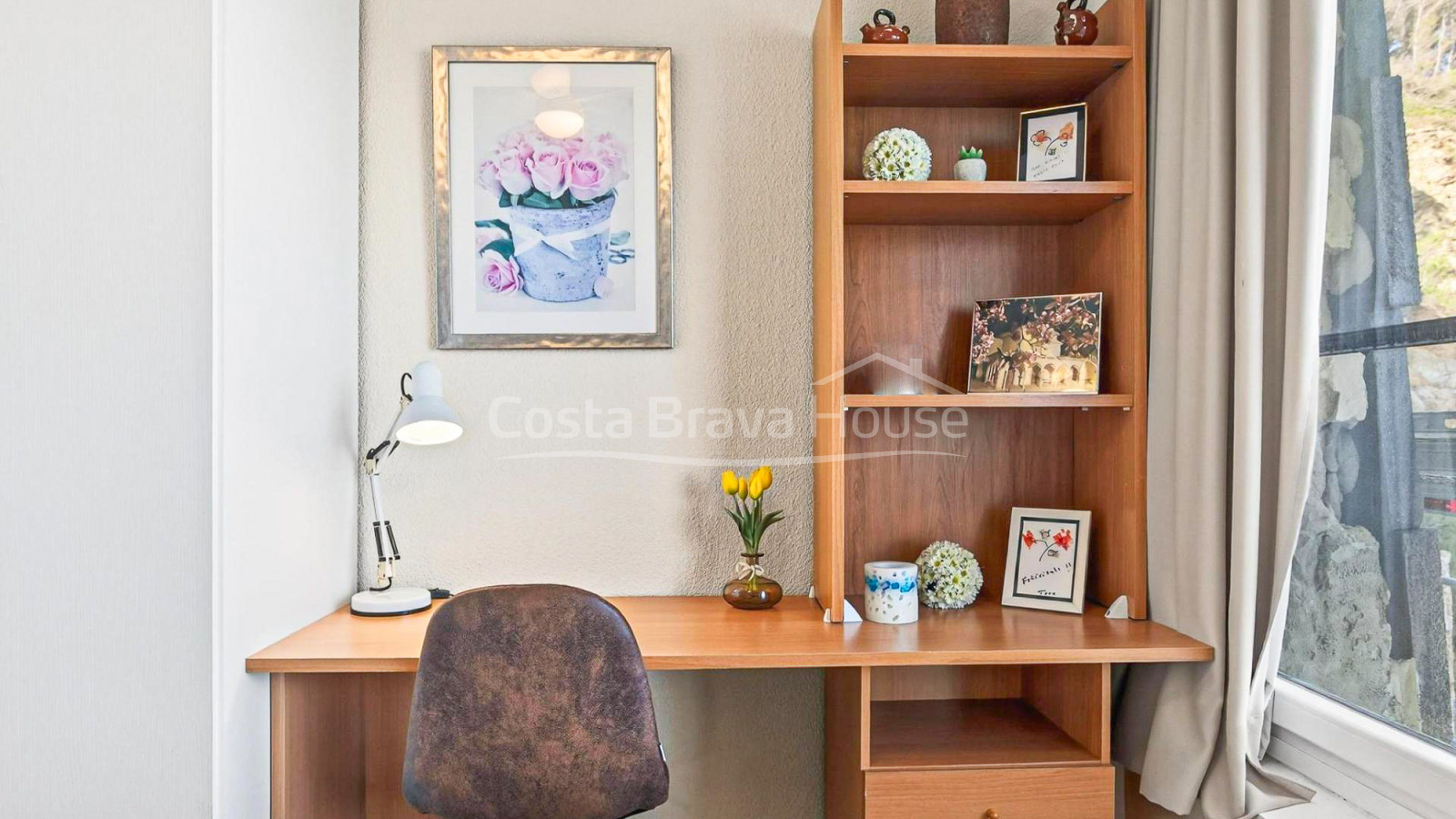 Apartamento en primera línea de mar con terraza privada en el complejo Cap Sa Sal