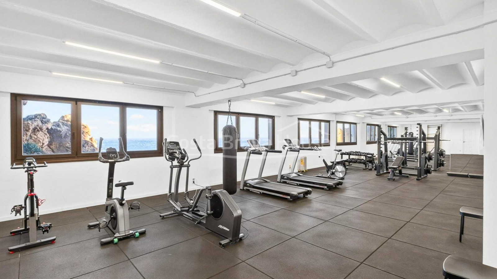 Apartament en primera línia de mar amb terrassa privada al complex Cap Sa Sal