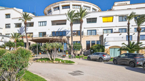 Apartament en primera línia de mar amb terrassa privada al complex Cap Sa Sal