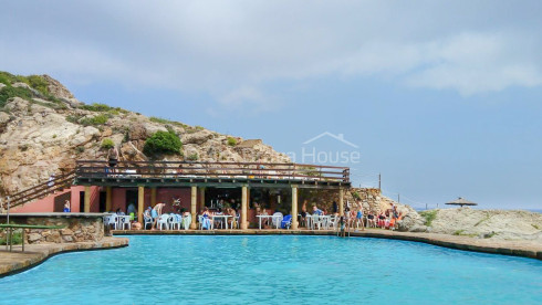 Seafront apartment with private terrace in the Cap Sa Sal complex