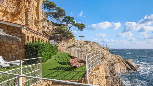 Appartement en première ligne de mer avec terrasse privée dans le complexe Cap Sa Sal