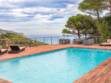 Casa en venta en Aiguablava con piscina privada, amplia terraza de 140 m² y vistas abiertas al mar Mediterráneo