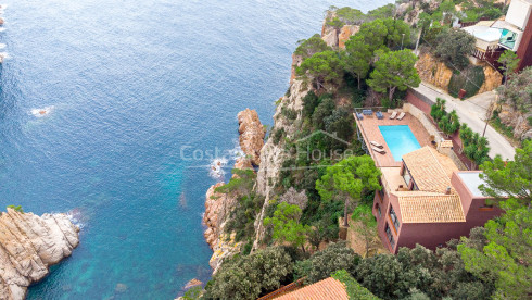 Casa a Aiguablava amb piscina i terrassa amb vistes panoràmiques al mar