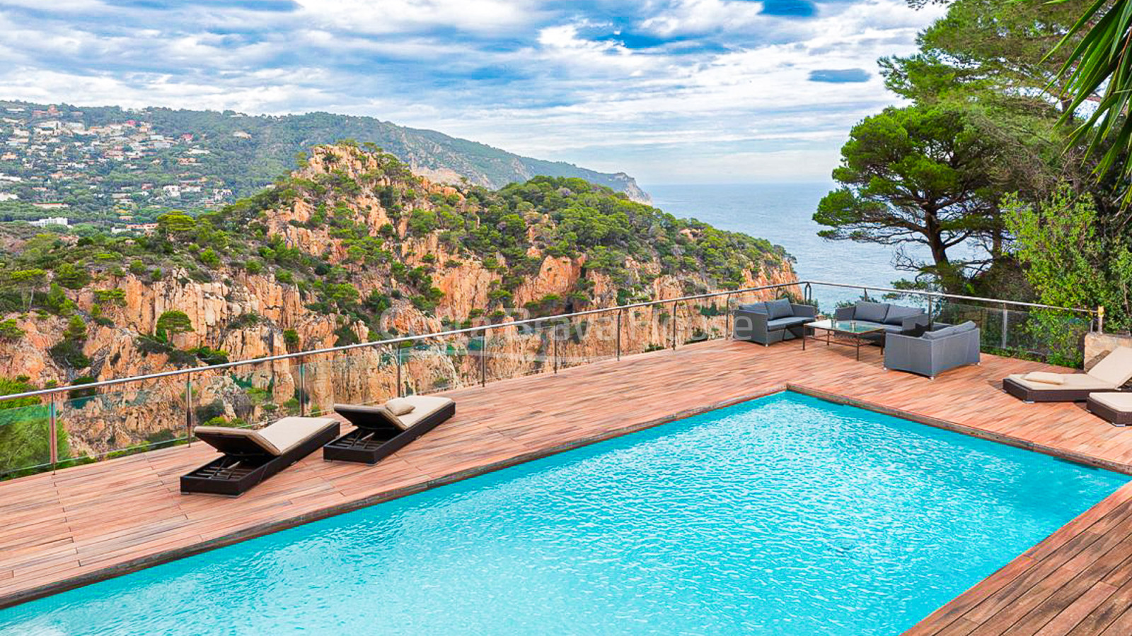 Casa a Aiguablava amb piscina i terrassa amb vistes panoràmiques al mar