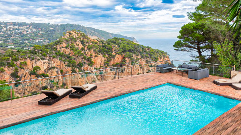 Casa a Aiguablava amb piscina i terrassa amb vistes panoràmiques al mar