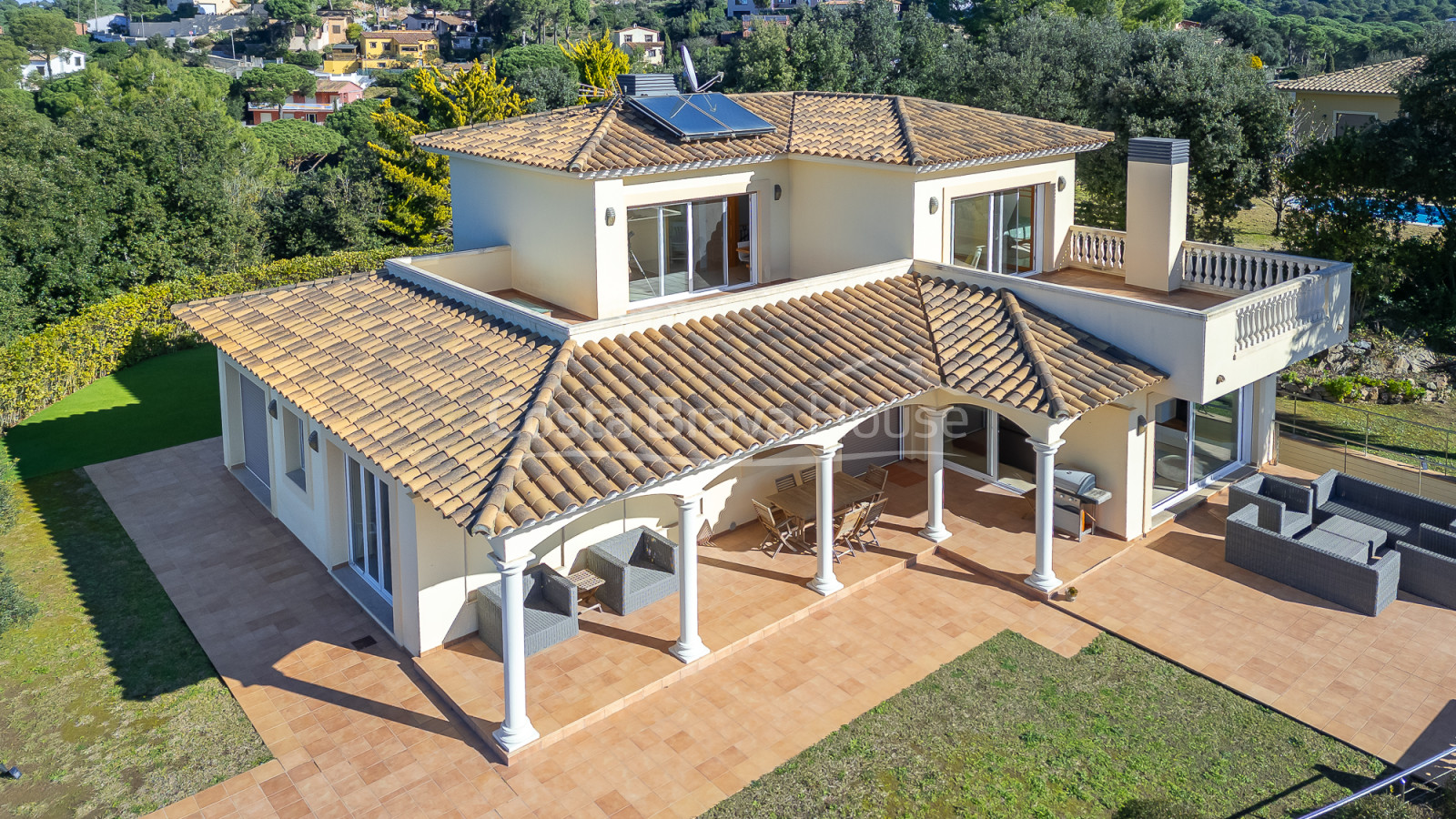 Huis te koop in Begur met privézwembad, tuin en grote zonnige terrassen