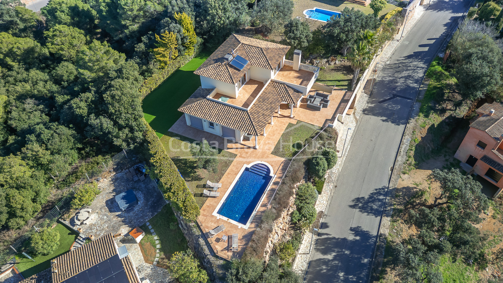 Huis te koop in Begur met privézwembad, tuin en grote zonnige terrassen