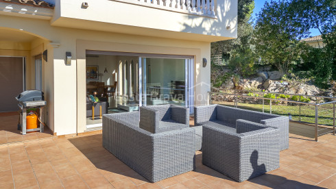 Huis te koop in Begur met privézwembad, tuin en grote zonnige terrassen