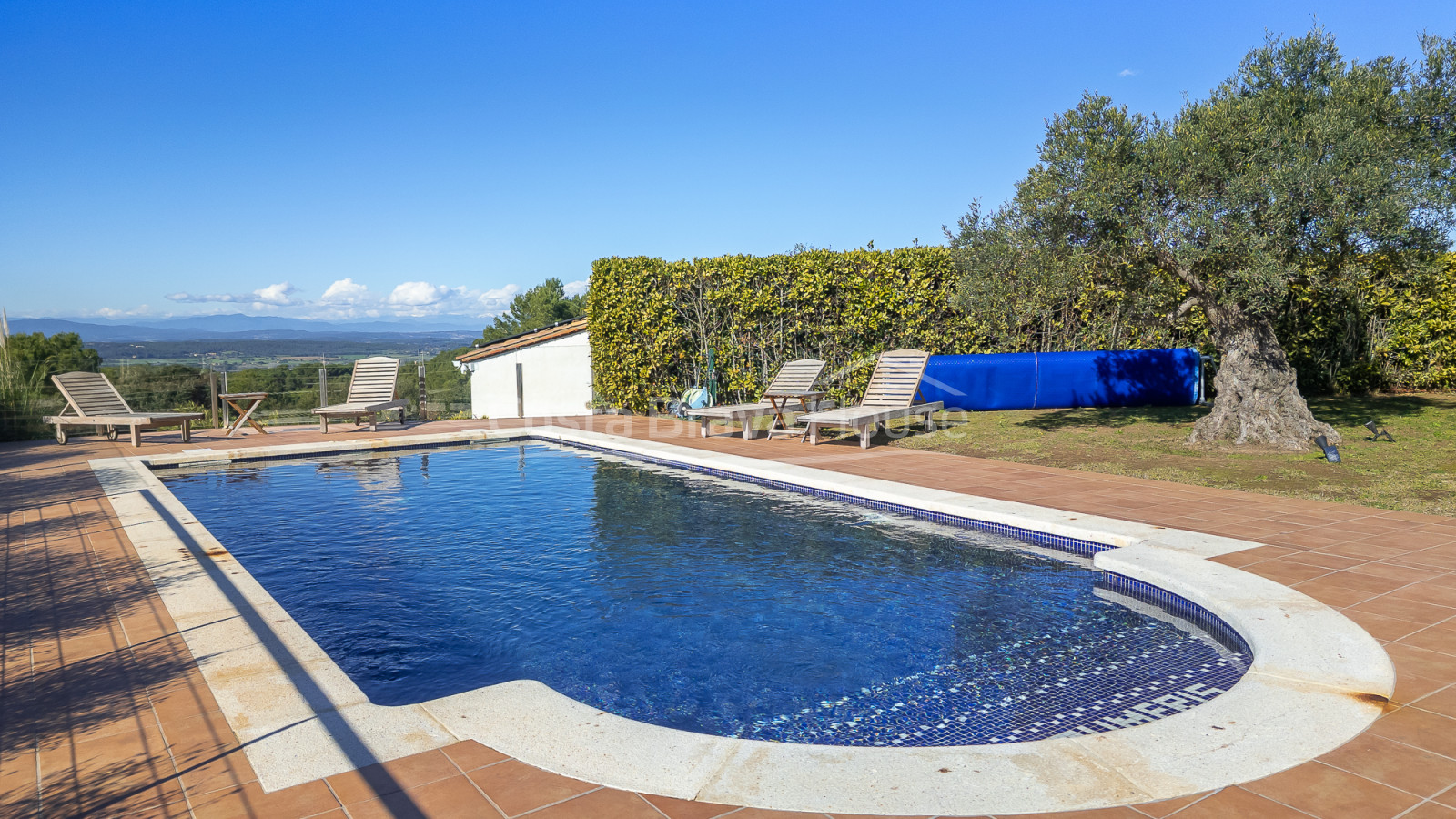 Huis te koop in Begur met privézwembad, tuin en grote zonnige terrassen