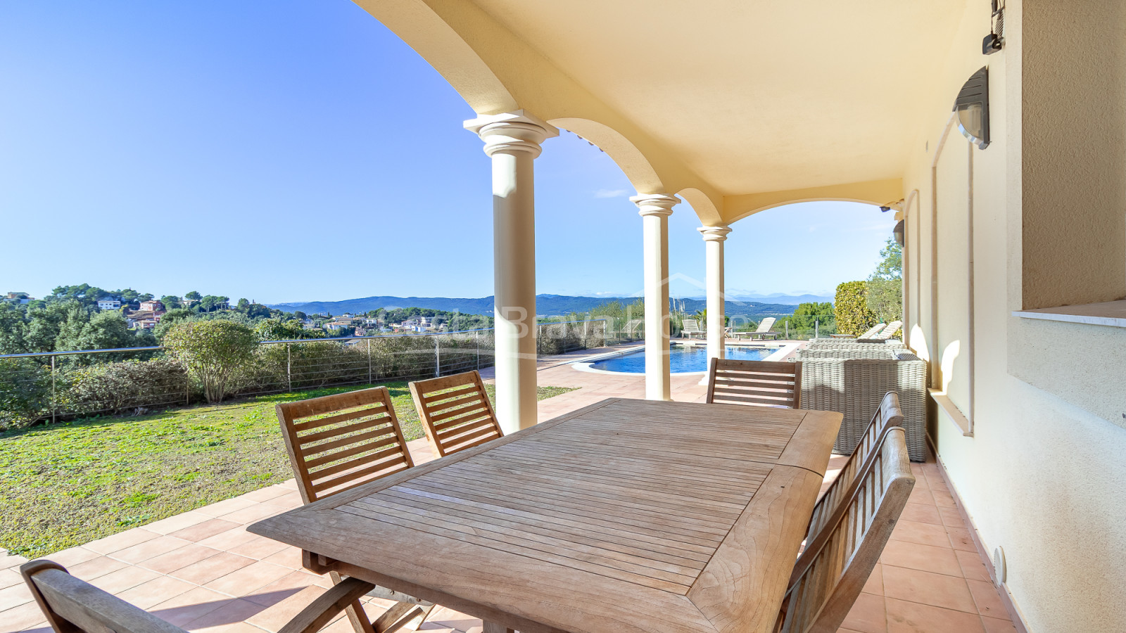 Huis te koop in Begur met privézwembad, tuin en grote zonnige terrassen