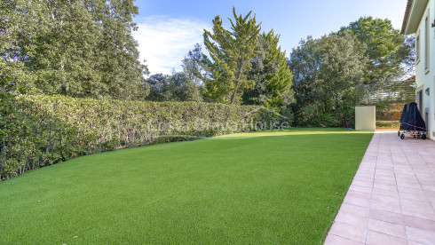 Casa en venda a Begur amb piscina privada, jardí i àmplies terrasses assolellades