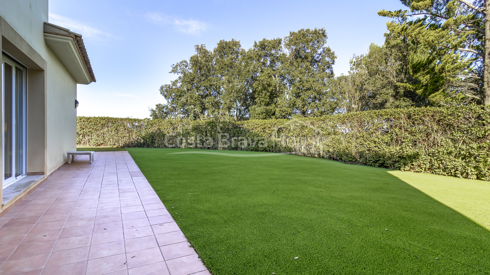 Casa en venda a Begur amb piscina privada, jardí i àmplies terrasses assolellades