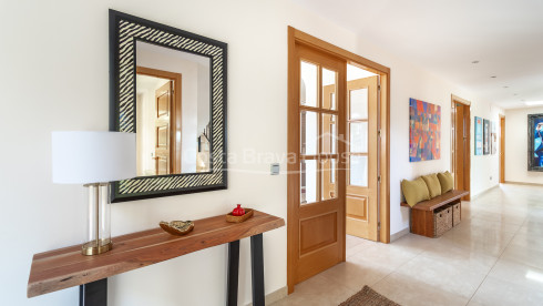 Huis te koop in Begur met privézwembad, tuin en grote zonnige terrassen