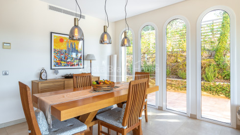 Casa en venta en Begur con piscina privada, jardín y amplias terrazas soleadas