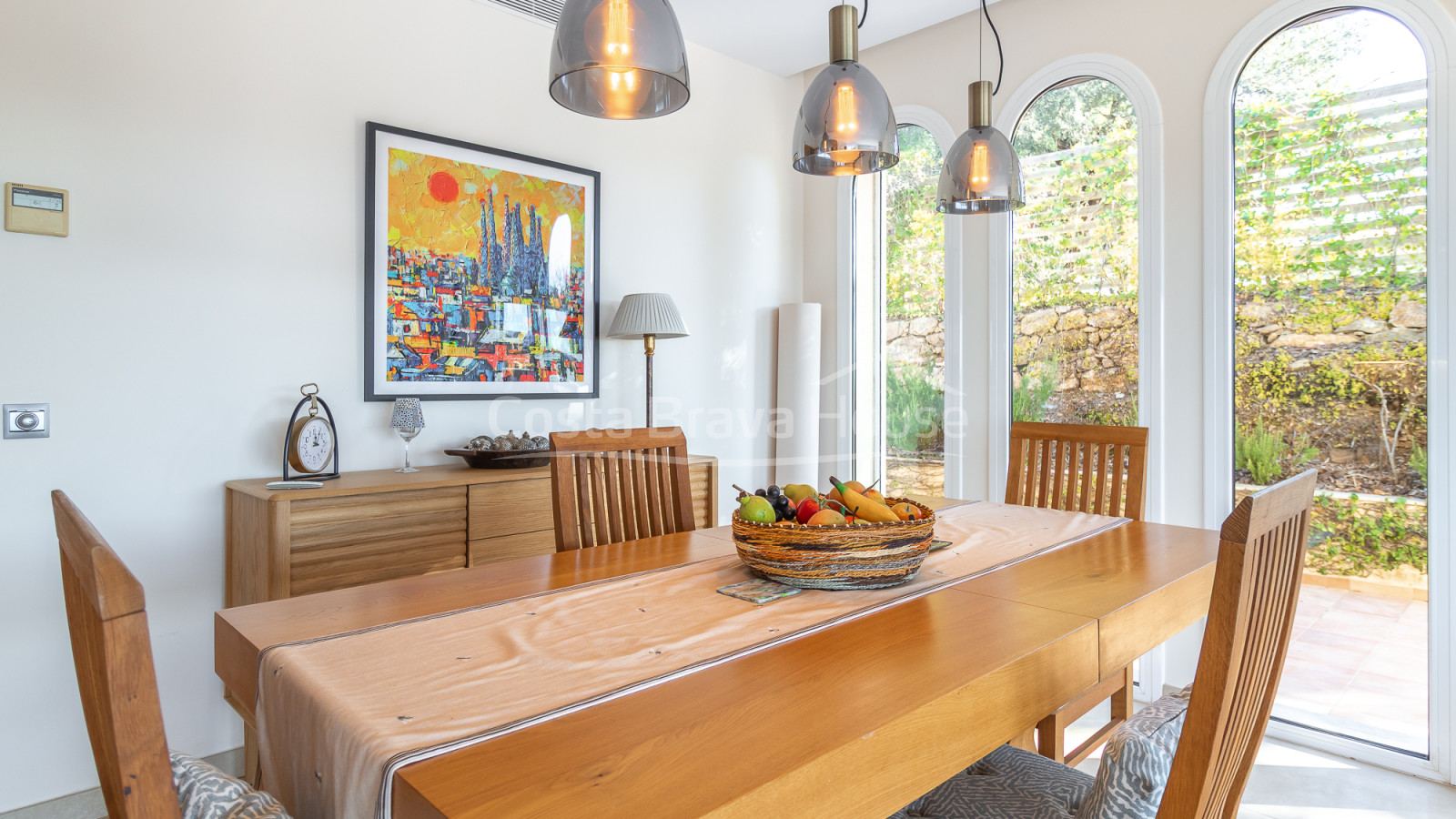 Huis te koop in Begur met privézwembad, tuin en grote zonnige terrassen