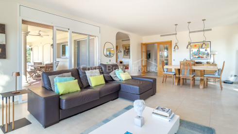 Huis te koop in Begur met privézwembad, tuin en grote zonnige terrassen