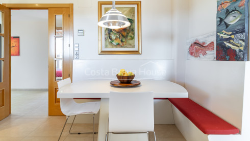 Casa en venta en Begur con piscina privada, jardín y amplias terrazas soleadas