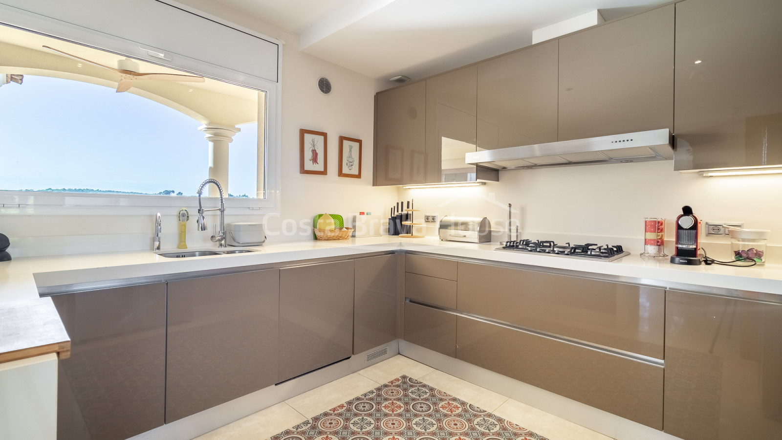 Maison à vendre à Begur avec piscine privée, jardin et grandes terrasses ensoleillées