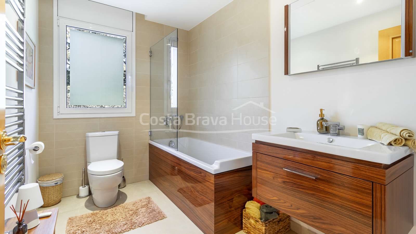 House for sale in Begur with private pool, garden and large sunny terraces