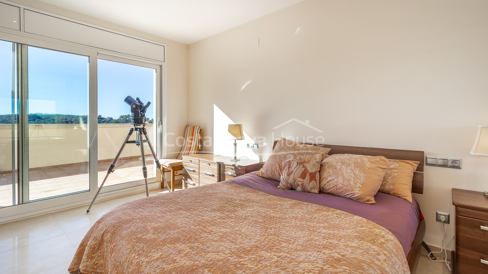 Huis te koop in Begur met privézwembad, tuin en grote zonnige terrassen