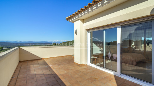 Huis te koop in Begur met privézwembad, tuin en grote zonnige terrassen